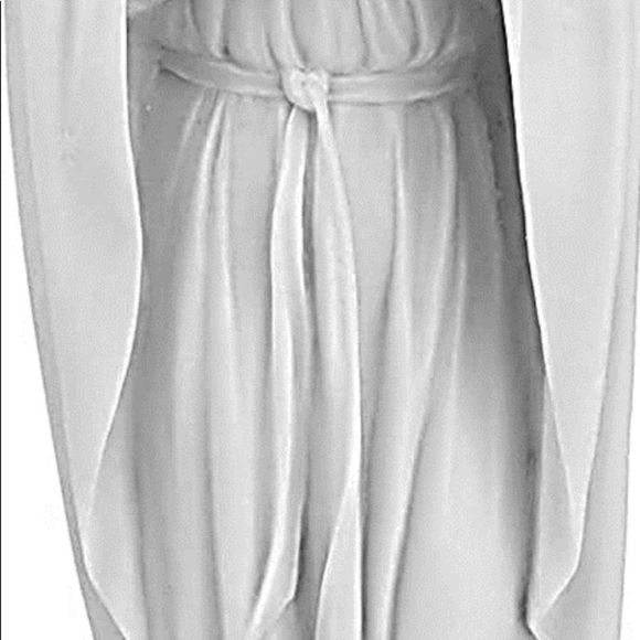 Blessed Virgin Mary Statue - Picture 3 of 8